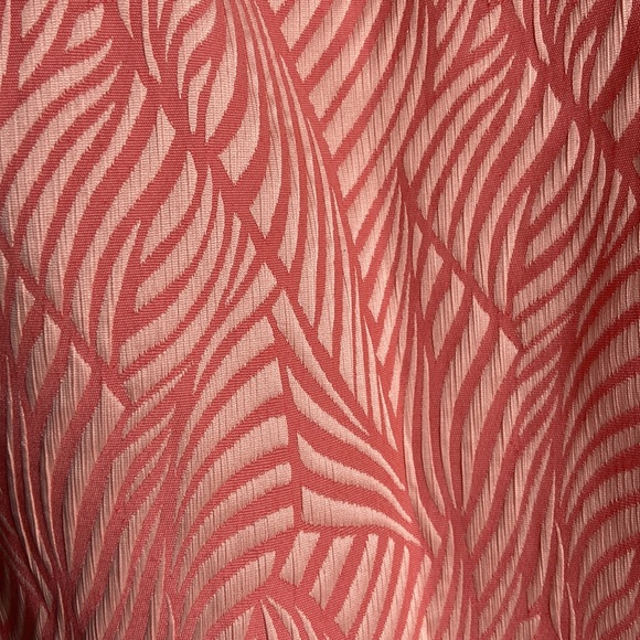 Calvin Klein Women’s Skirt Size 14 Peach Embossed Patte Back Zip Back Split NWOT - Picture 7 of 8